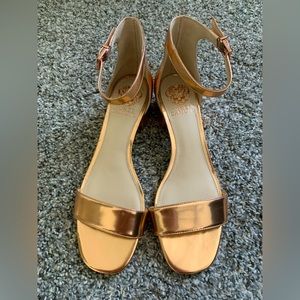NWT Vince Camuto Rose Gold Sandals